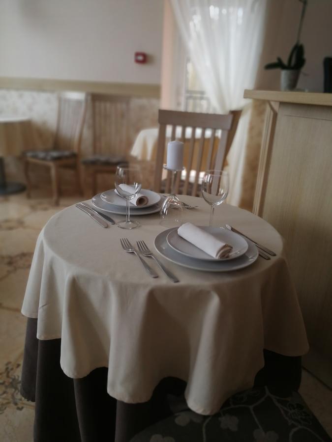 Hotel Angelas Utena Buitenkant foto